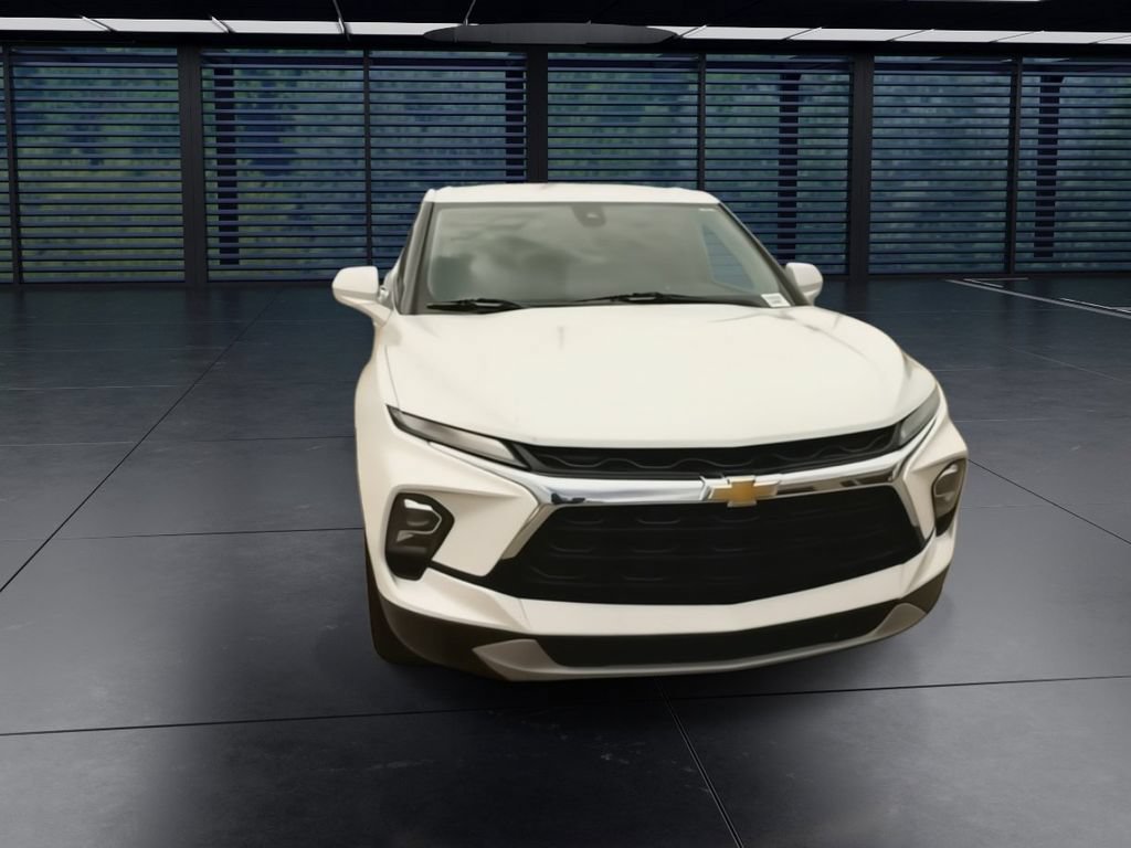 Used 2023 Chevrolet Blazer LT w/ Driver Confidence Package FWD image 3