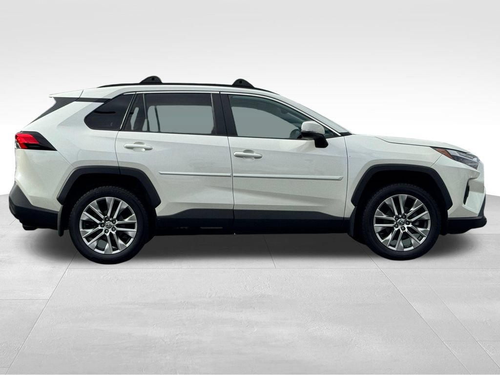 Used 2022 Toyota RAV4 XLE Premium AWD/4WD image 8