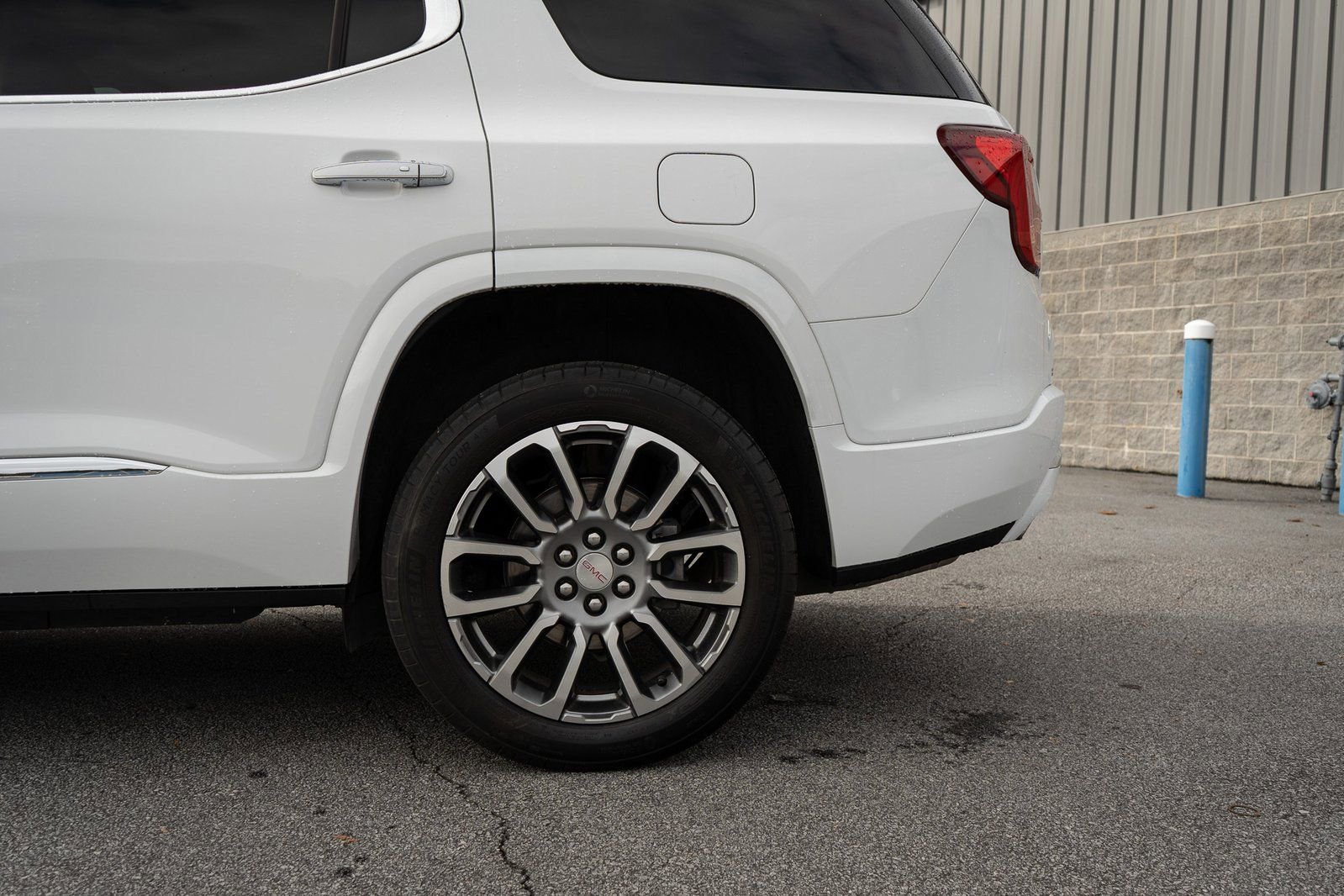 Used 2023 GMC Acadia Denali AWD/4WD image 6