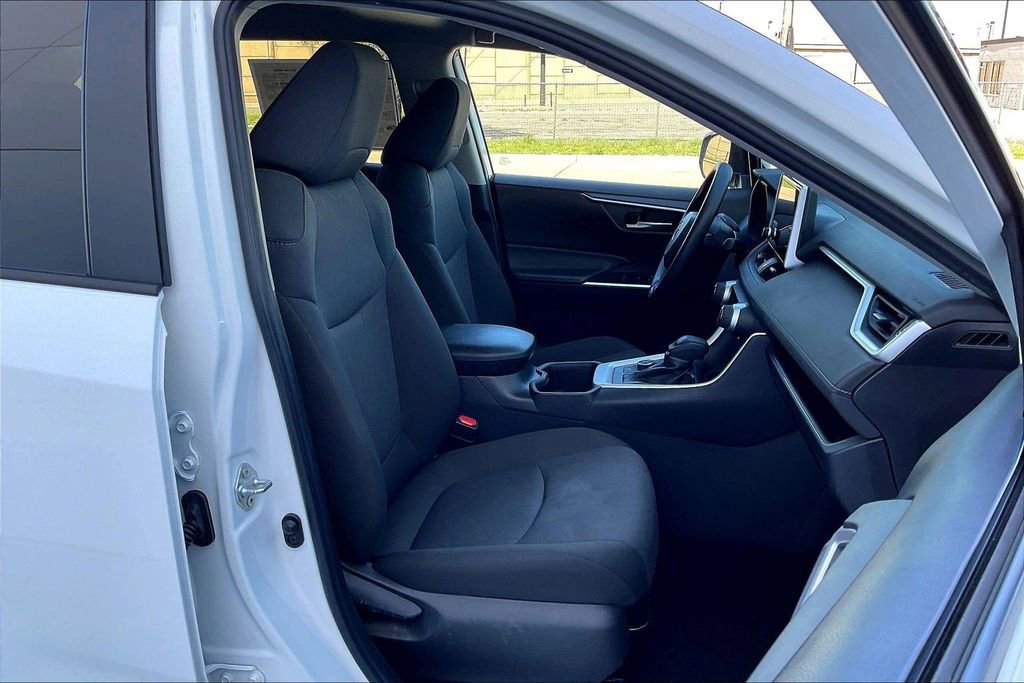 Used 2025 Toyota RAV4 XLE AWD/4WD image 7