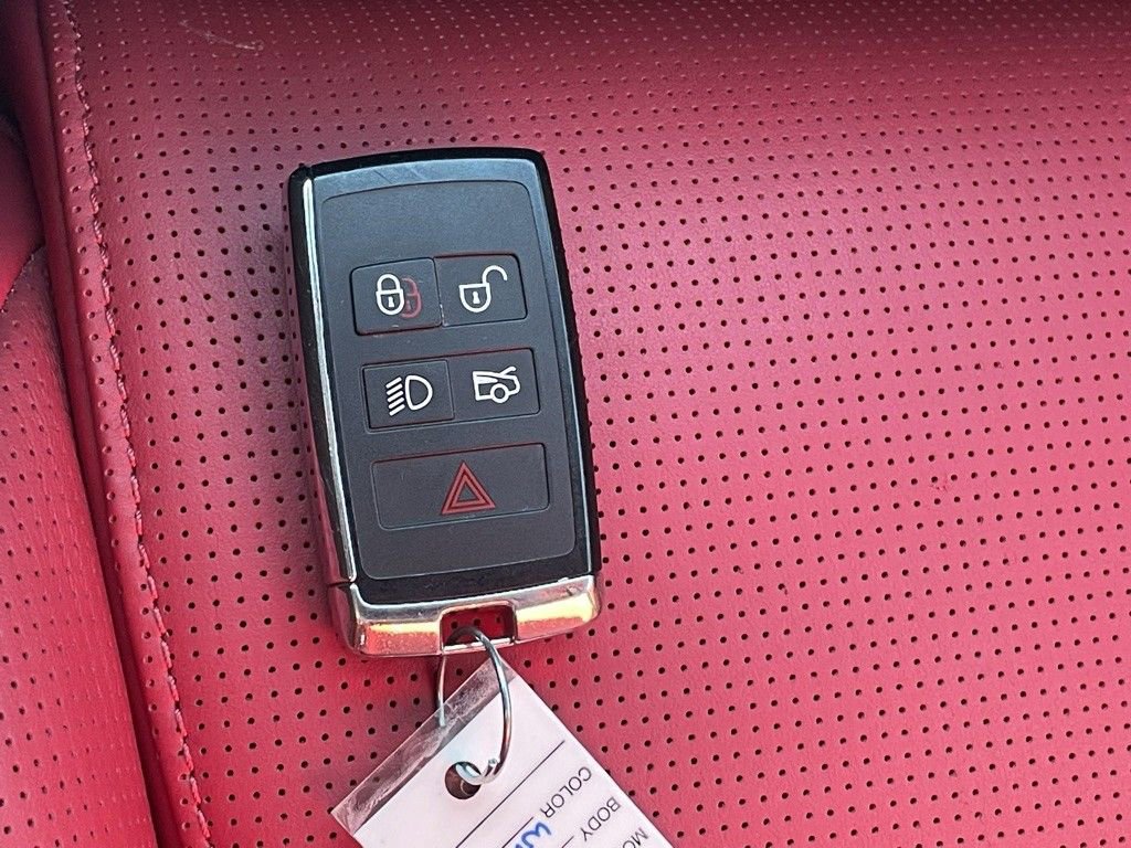 Used 2022 Jaguar XF R-Dynamic SE image 33