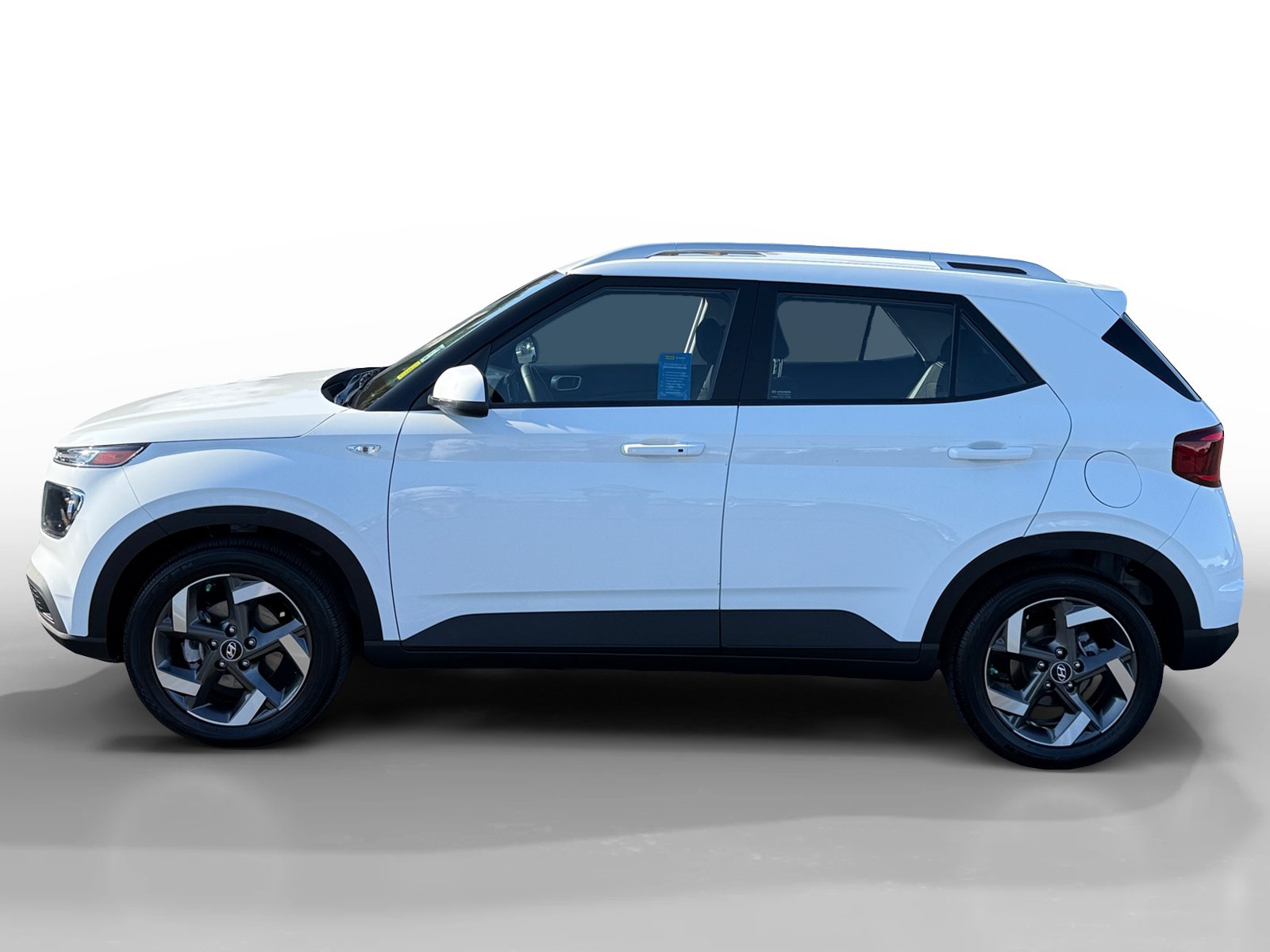 Used 2026 Hyundai Venue SEL FWD image 2