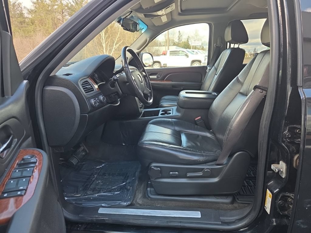 Used 2008 GMC Yukon SLT w/ SLT Preferred Equipment Group AWD/4WD image 12
