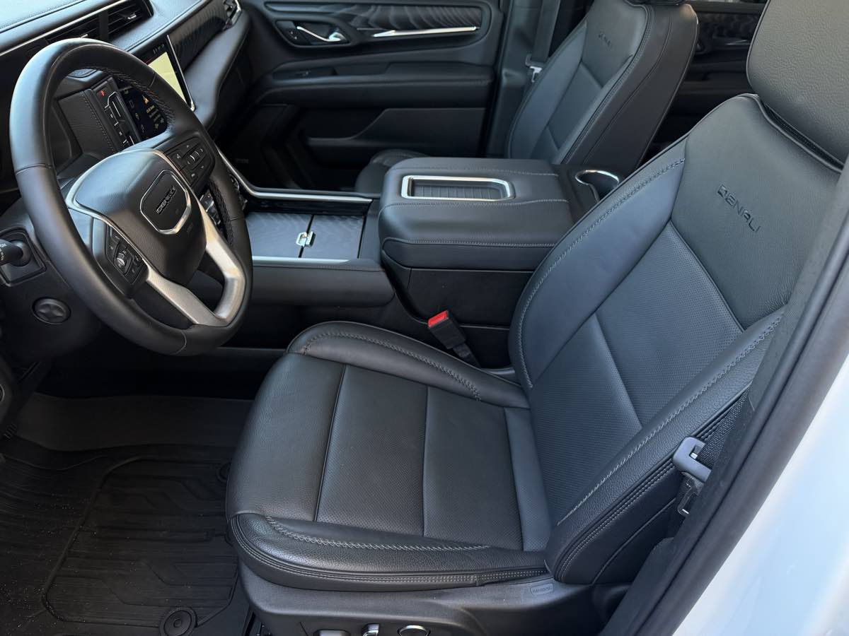 Used 2023 GMC Yukon Denali AWD/4WD image 14
