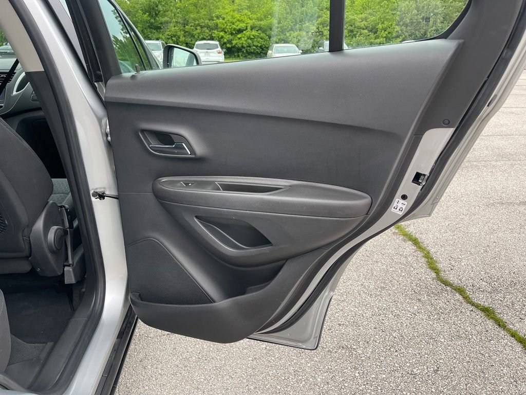 Used 2015 Chevrolet Trax LS FWD image 18