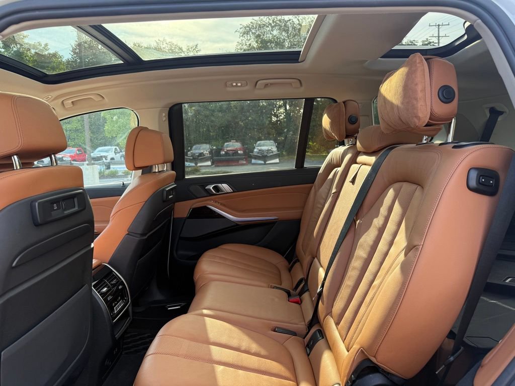 Used 2021 BMW X7 xDrive40i w/ Premium Package AWD/4WD image 24