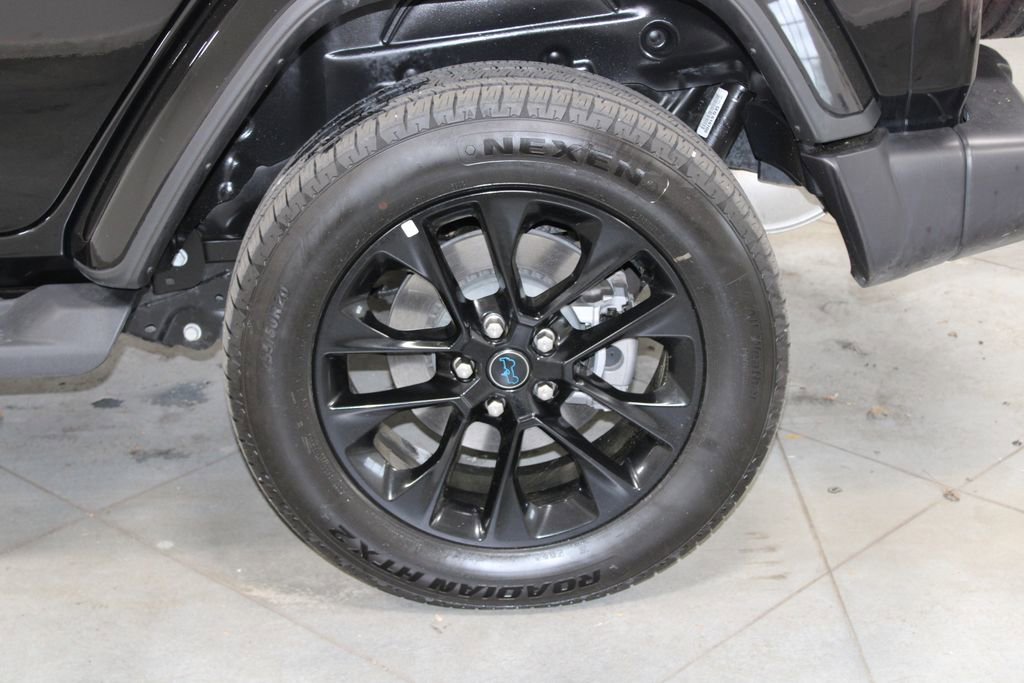 Used 2025 Jeep Wrangler Sahara 4xe image 21