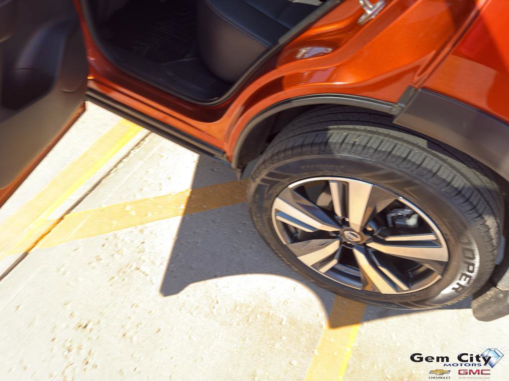 Used 2021 Nissan Rogue SL w/ Premium Package image 12