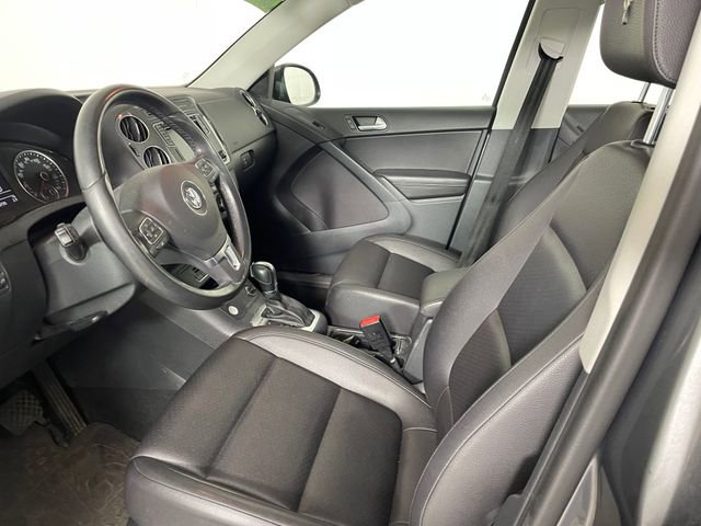 Used 2017 Volkswagen Tiguan S image 2