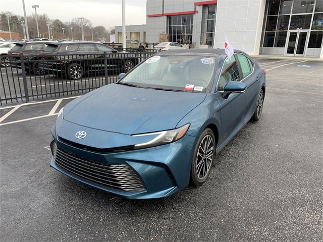 Certified 2025 Toyota Camry XLE image 1