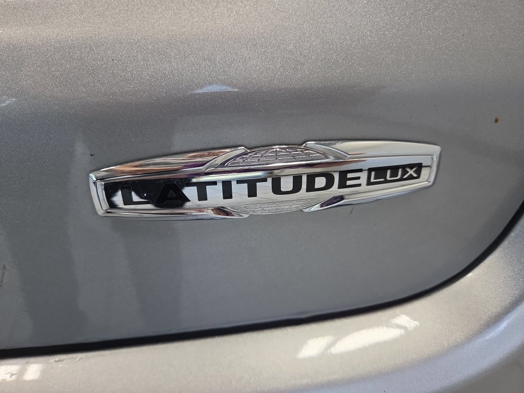 Used 2023 Jeep Compass Latitude AWD/4WD image 14