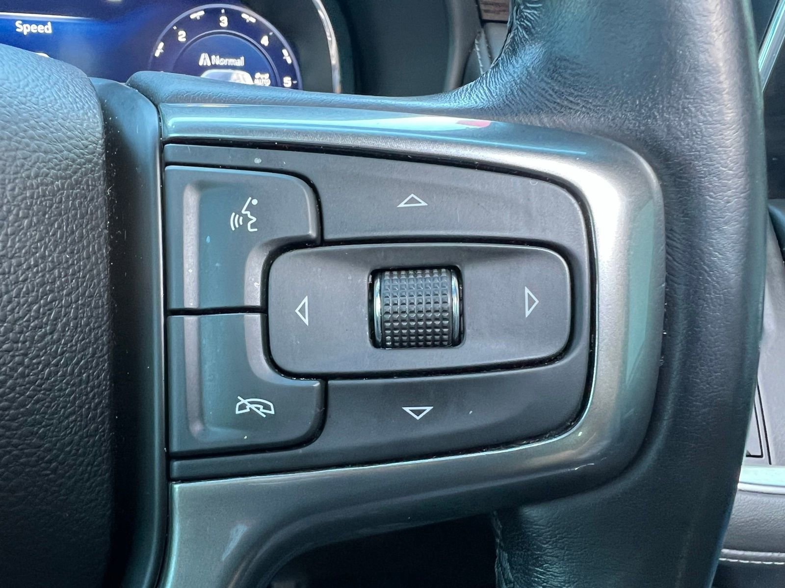 Used 2022 Chevrolet Tahoe Z71 w/ Luxury Package image 40