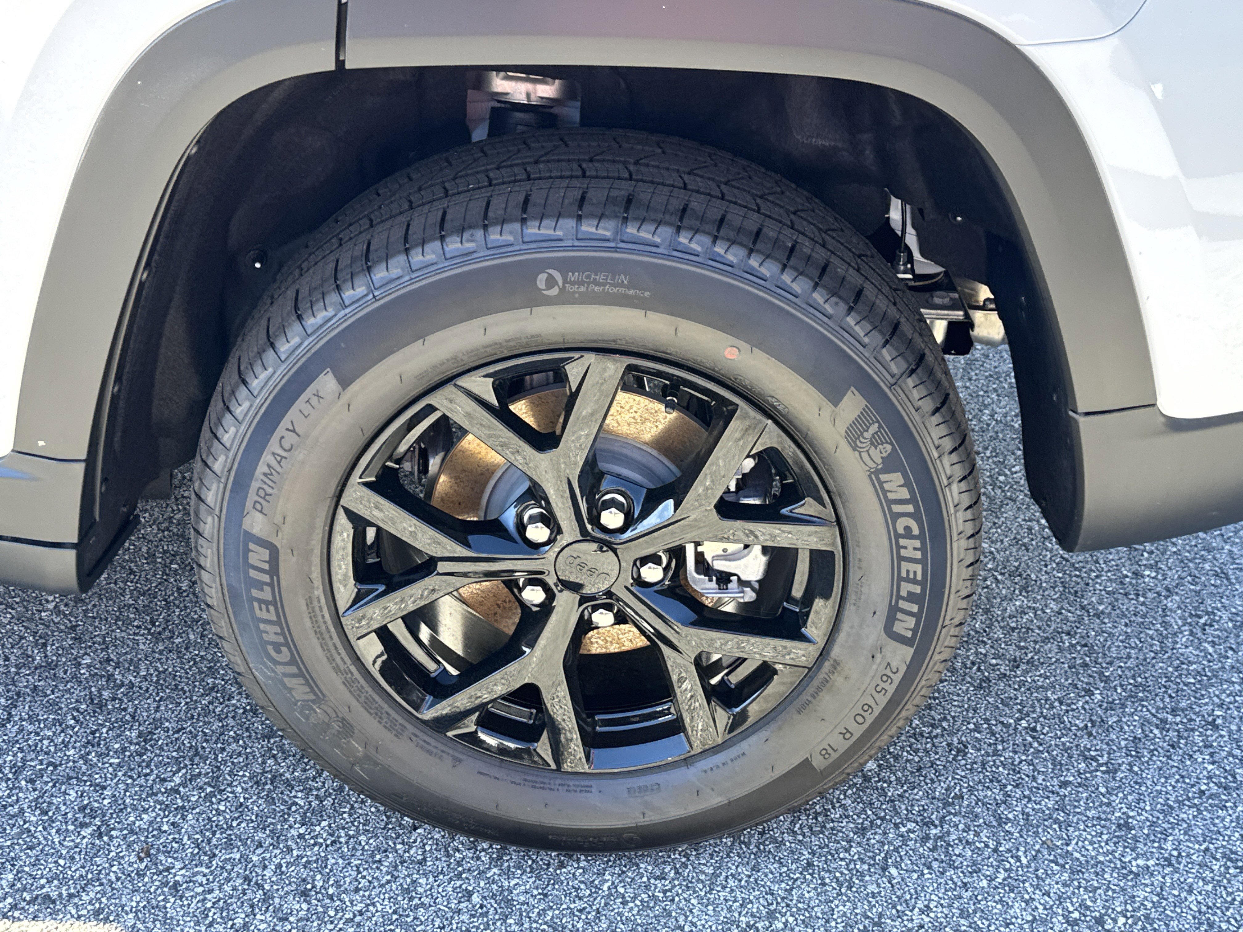 New 2025 Jeep Grand Cherokee Altitude image 13