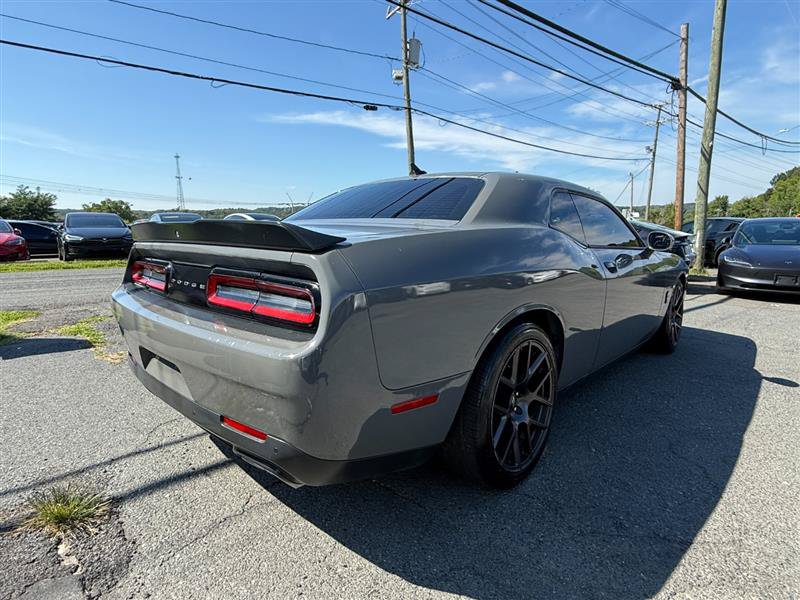 Used 2017 Dodge Challenger R/T RWD image 4