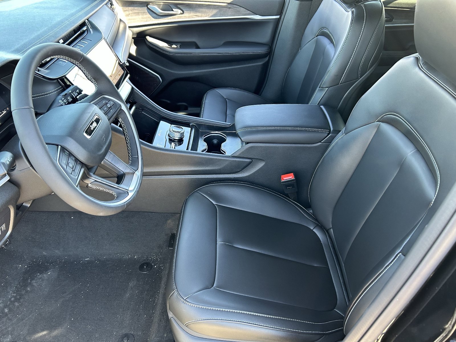 New 2026 Jeep Grand Cherokee Limited w/ Limited Altitude Package AWD/4WD image 17