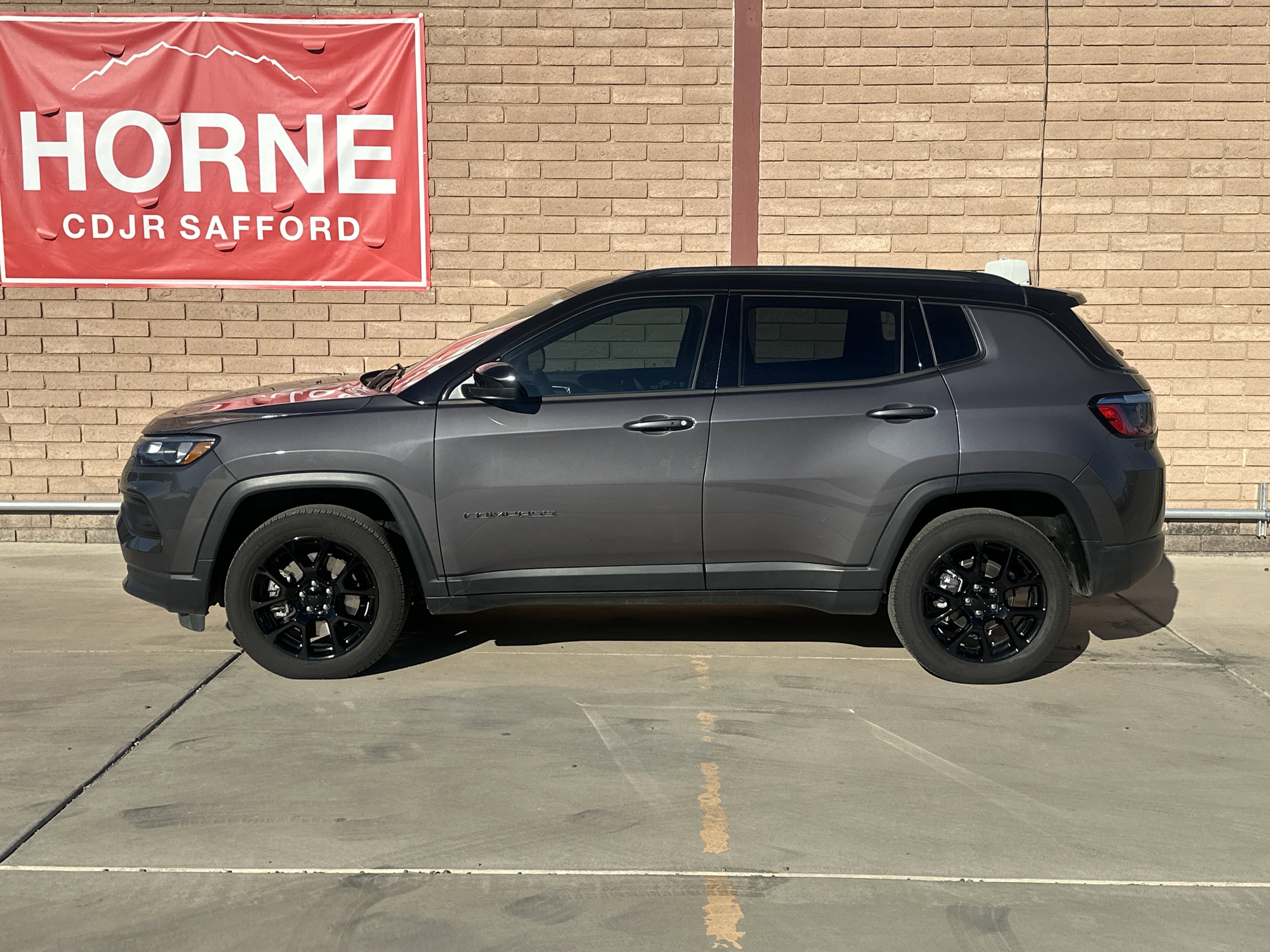 Used 2024 Jeep Compass Latitude w/ Convenience Group image 2