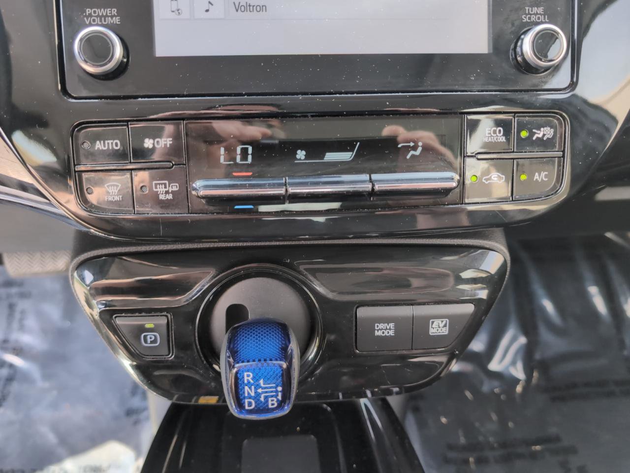 Used 2020 Toyota Prius XLE w/ Premium Convenience Package FWD image 26