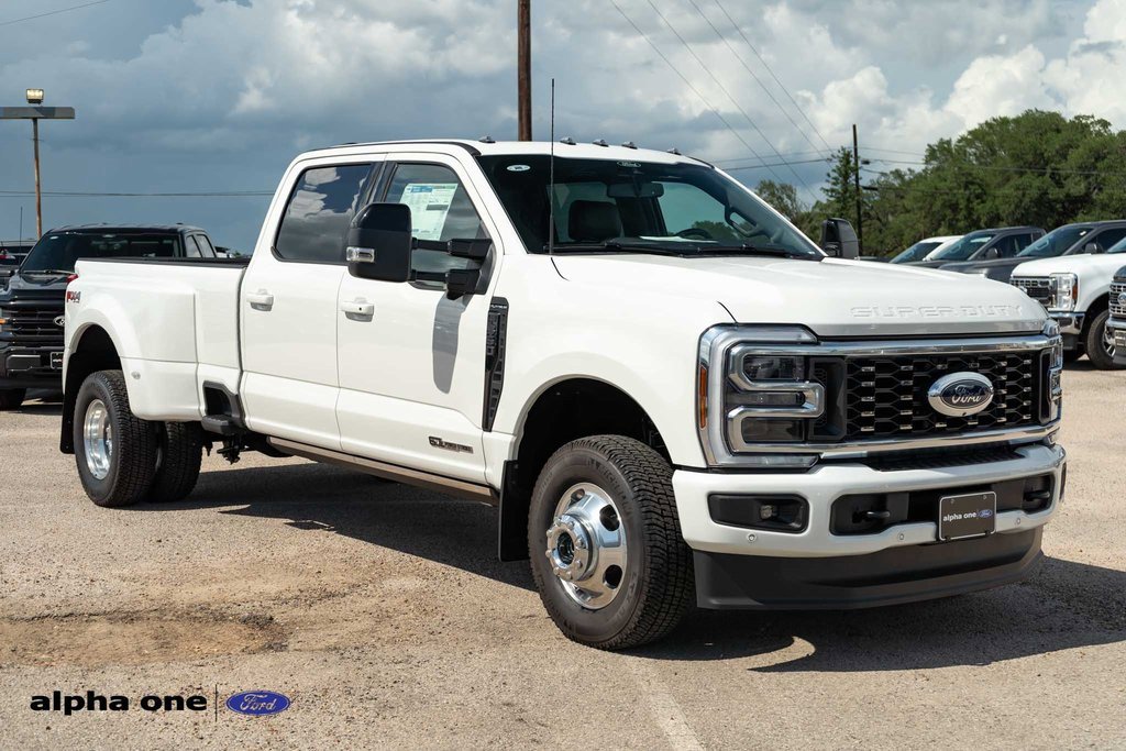 Used 2025 Ford F350 Platinum image 3