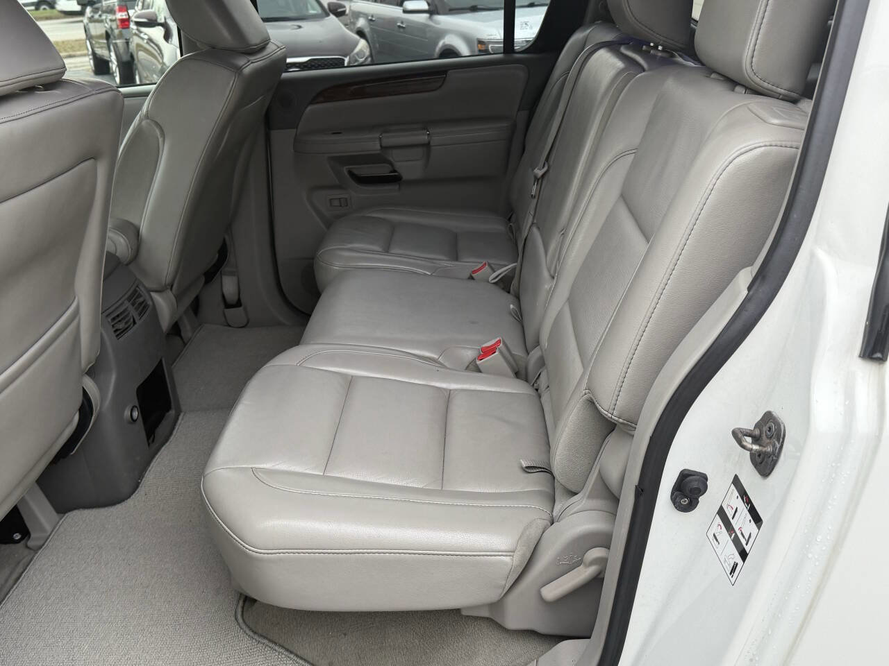 Used 2010 Nissan Armada Titanium image 19