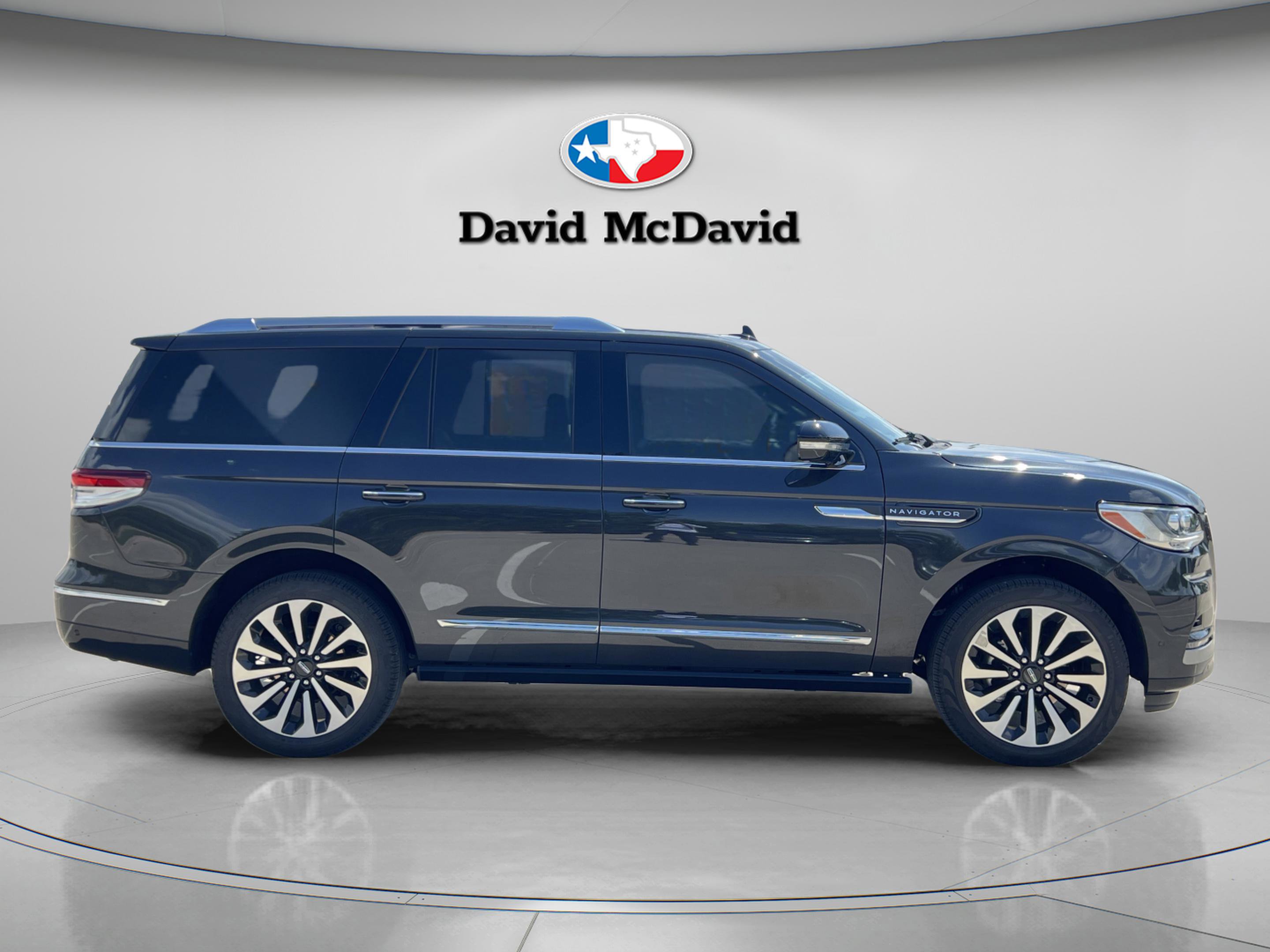 Used 2024 Lincoln Navigator Reserve image 8