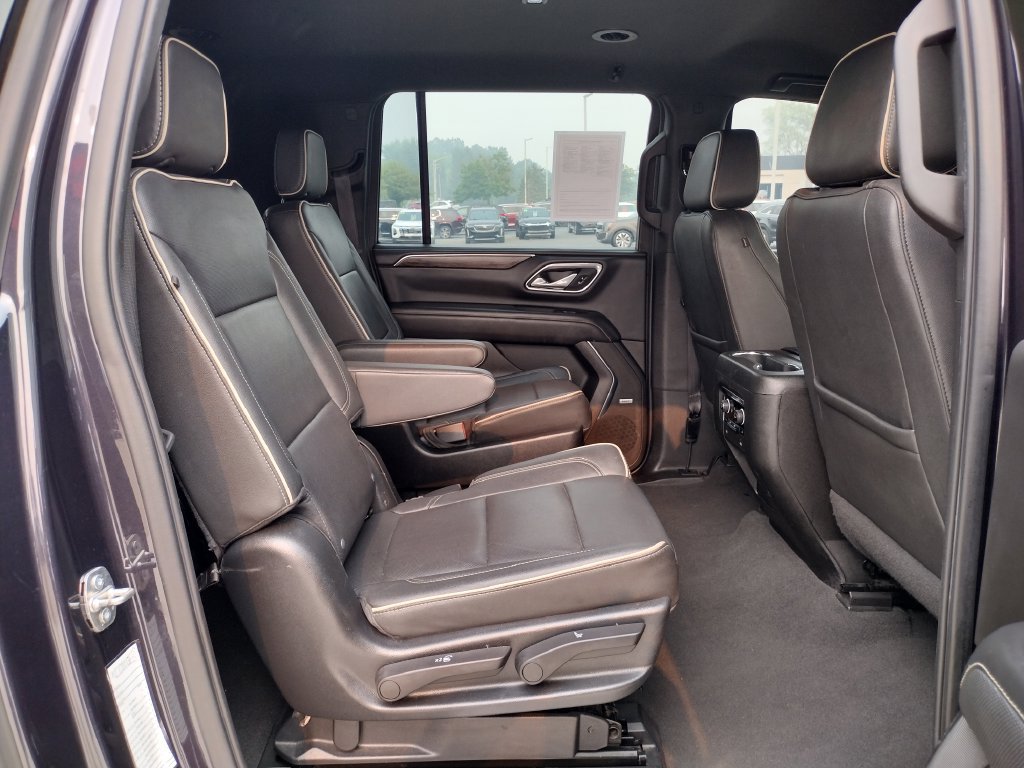 Used 2022 Chevrolet Suburban Premier AWD/4WD image 12