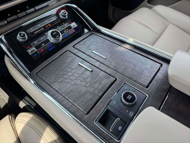 Used 2022 Lincoln Navigator 4WD image 31