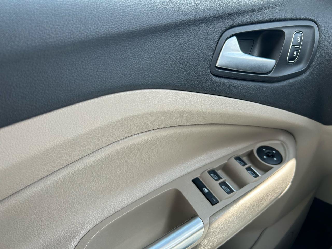 Used 2017 Ford Escape SE w/ Equipment Group 201A FWD image 28