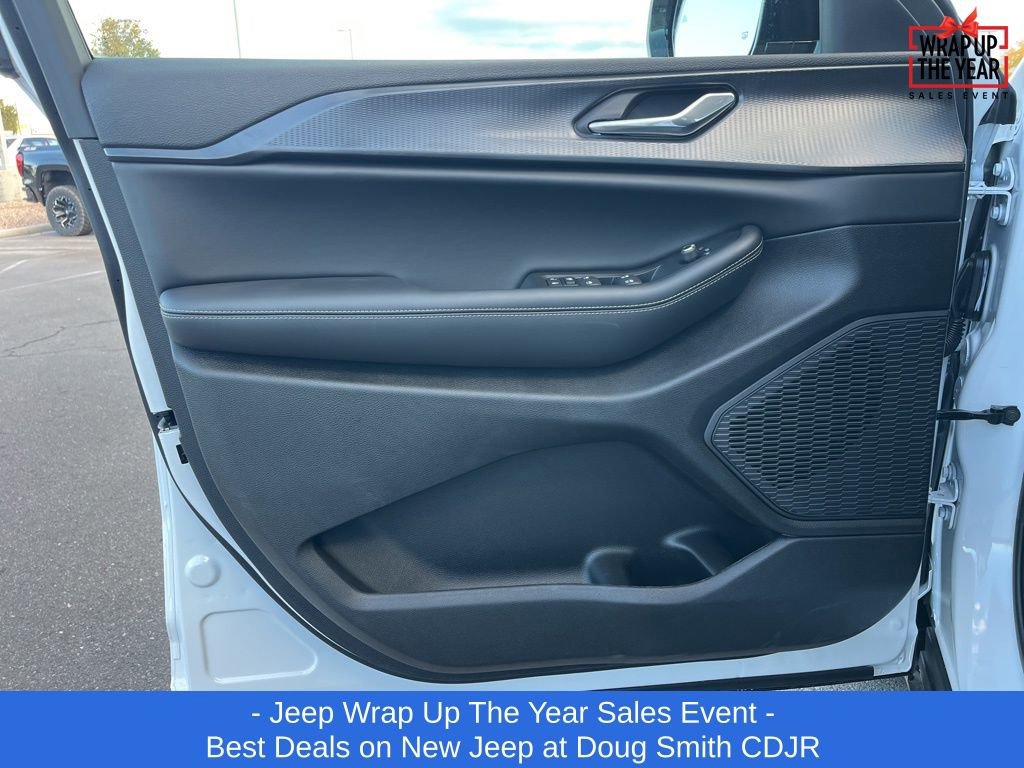 New 2025 Jeep Grand Cherokee L Laredo image 5