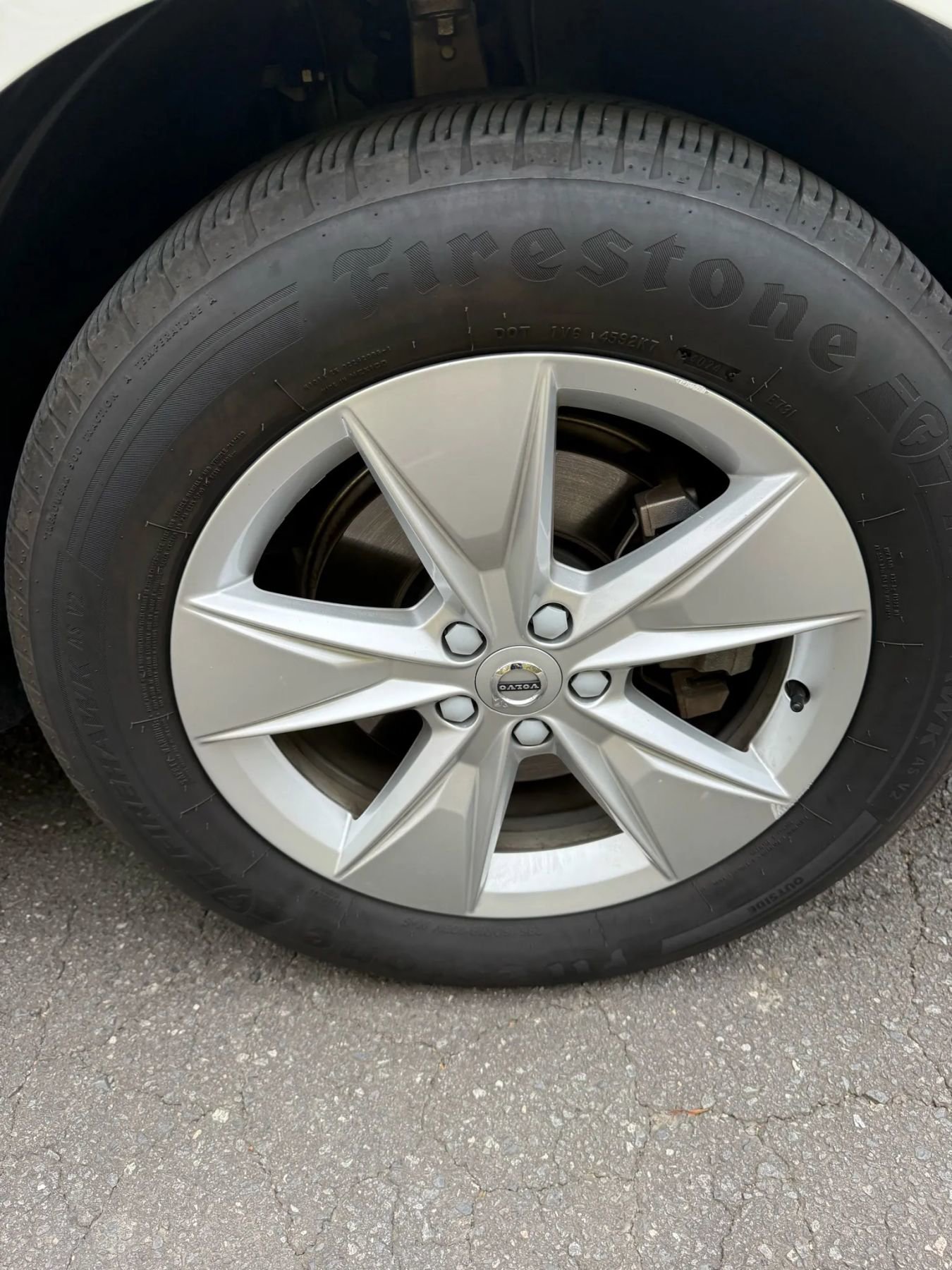 Used 2022 Volvo XC60 B5 Momentum image 28