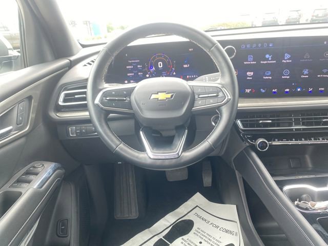 Used 2025 Chevrolet Traverse LT FWD image 17