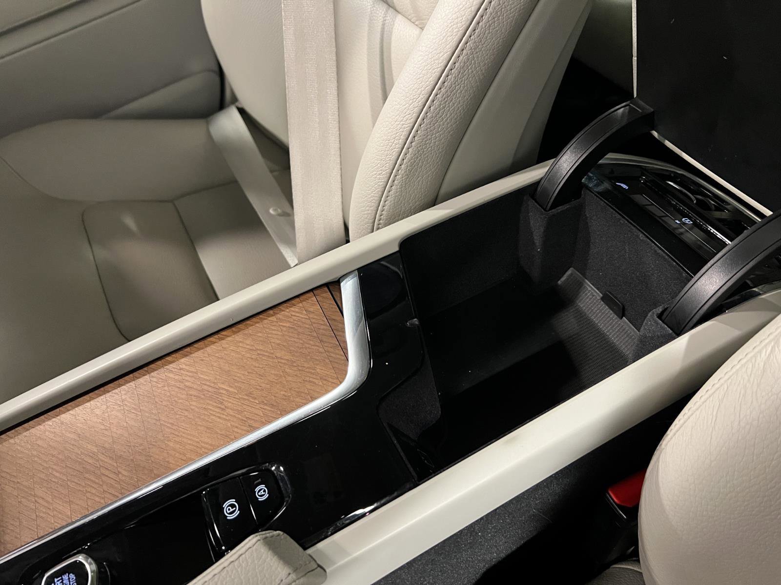 Used 2022 Volvo XC90 T8 Inscription Expression w/ Advanced Package image 21