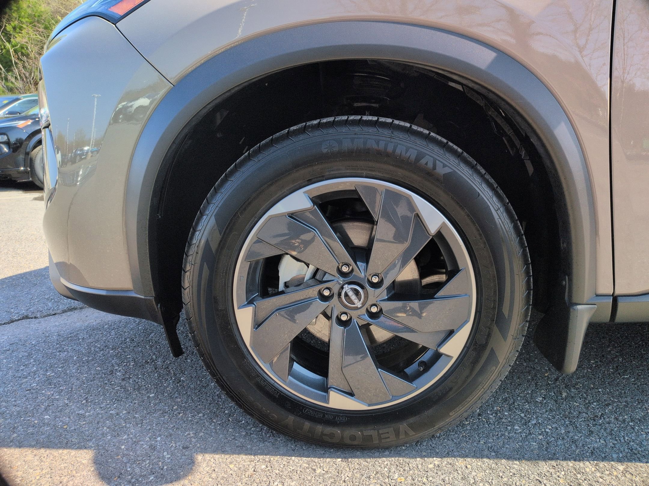 Used 2025 Nissan Rogue SV image 16