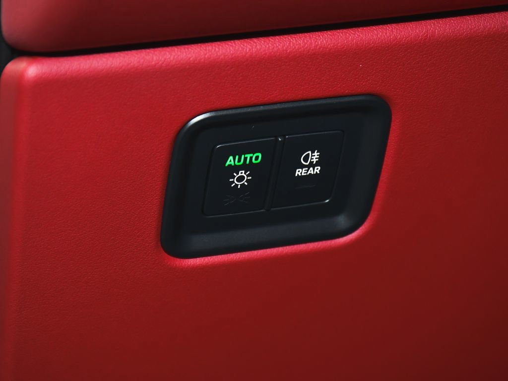 Used 2025 Porsche Macan 4 Electric AWD/4WD image 20