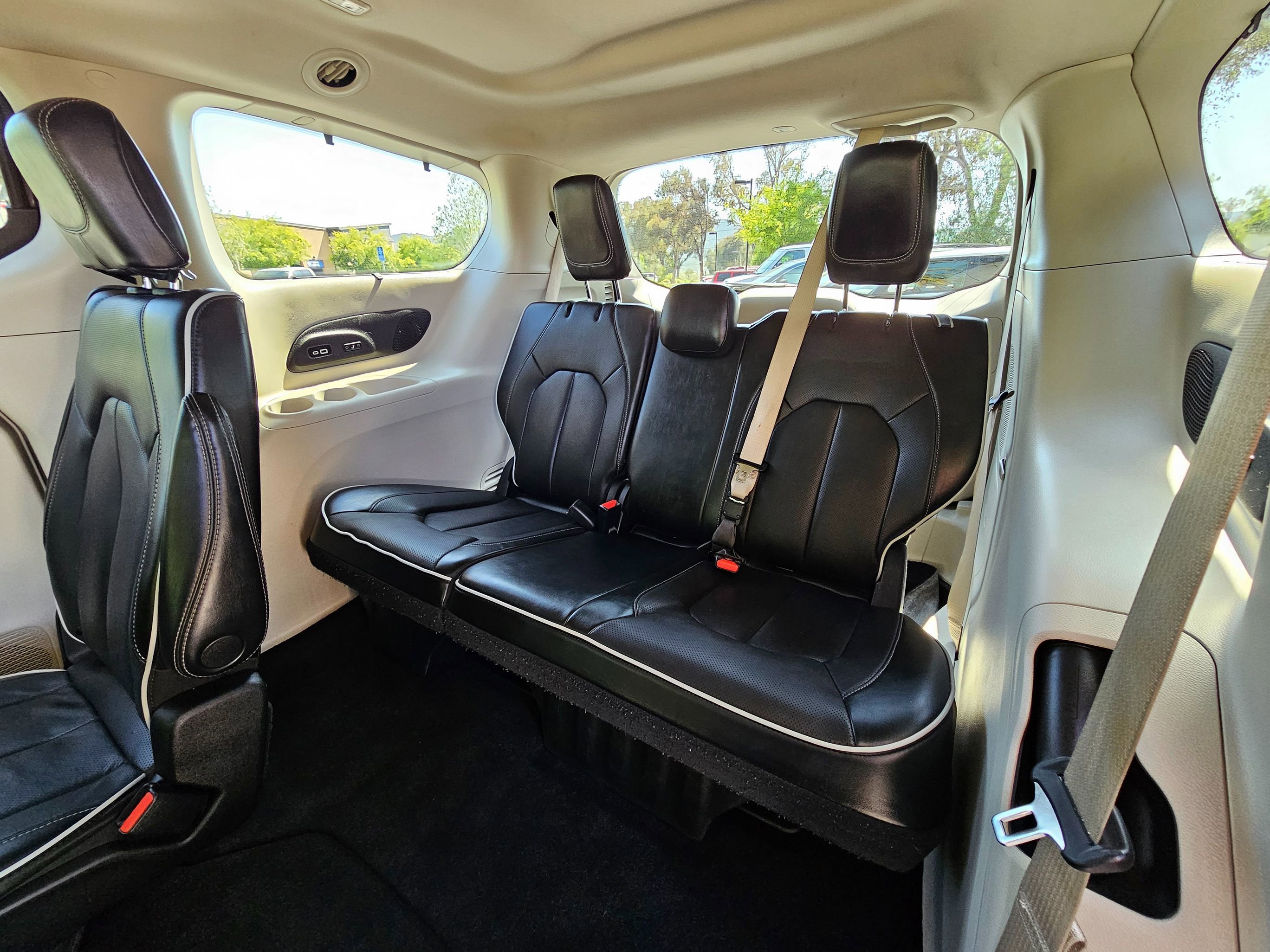 Used 2022 Chrysler Pacifica Limited image 18
