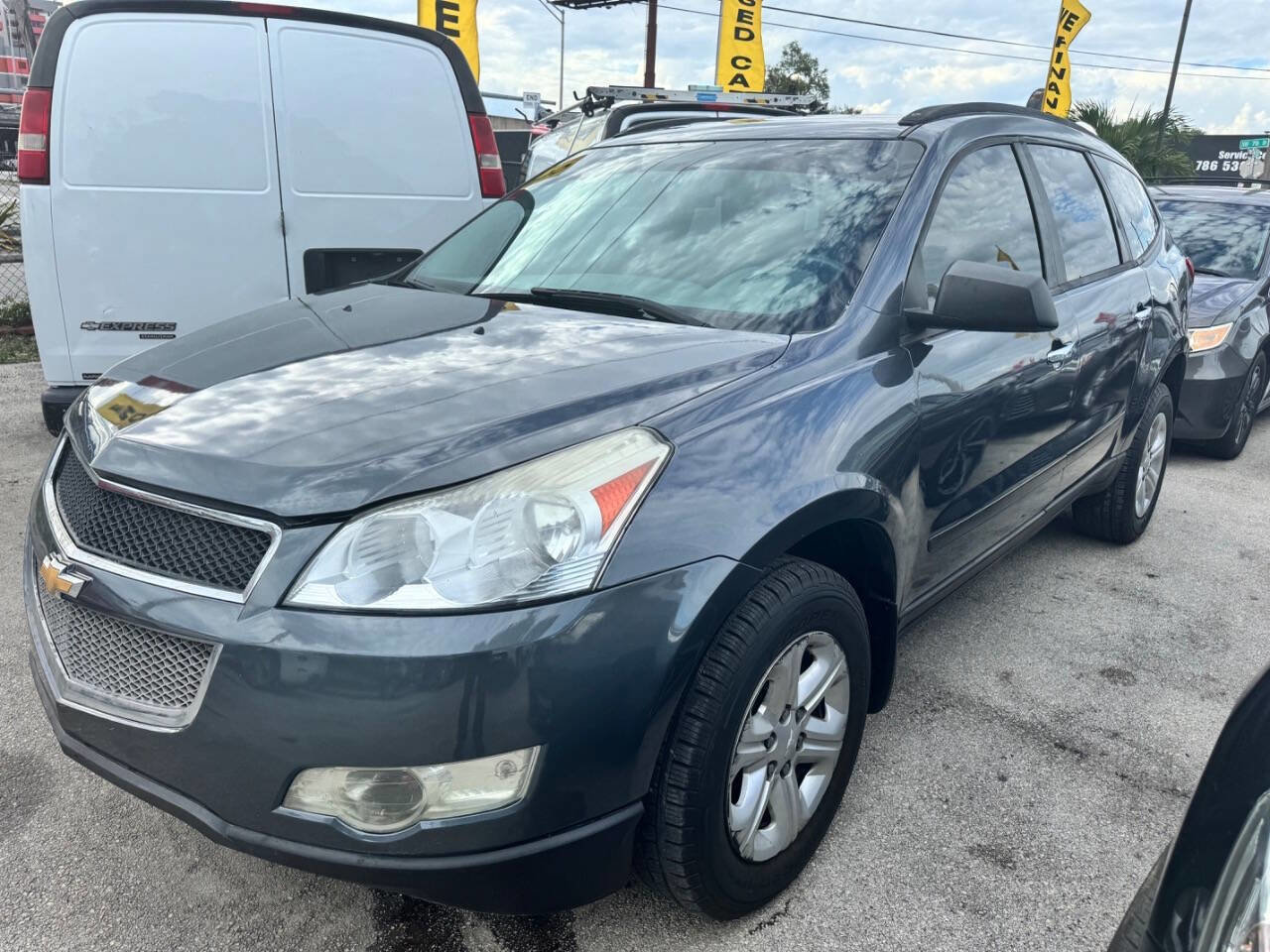 Used 2012 Chevrolet Traverse LS FWD image 1