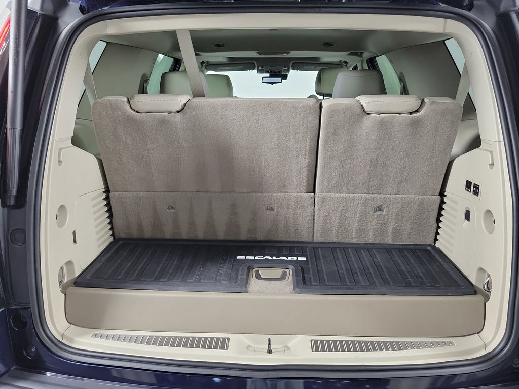 Used 2020 Cadillac Escalade Luxury w/ LPO, Radiant Package image 7