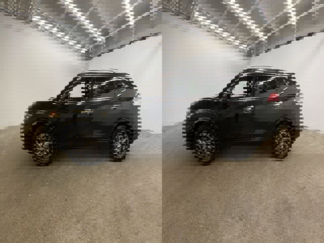 Used 2016 Nissan Rogue SL w/ SL Premium Package image 3