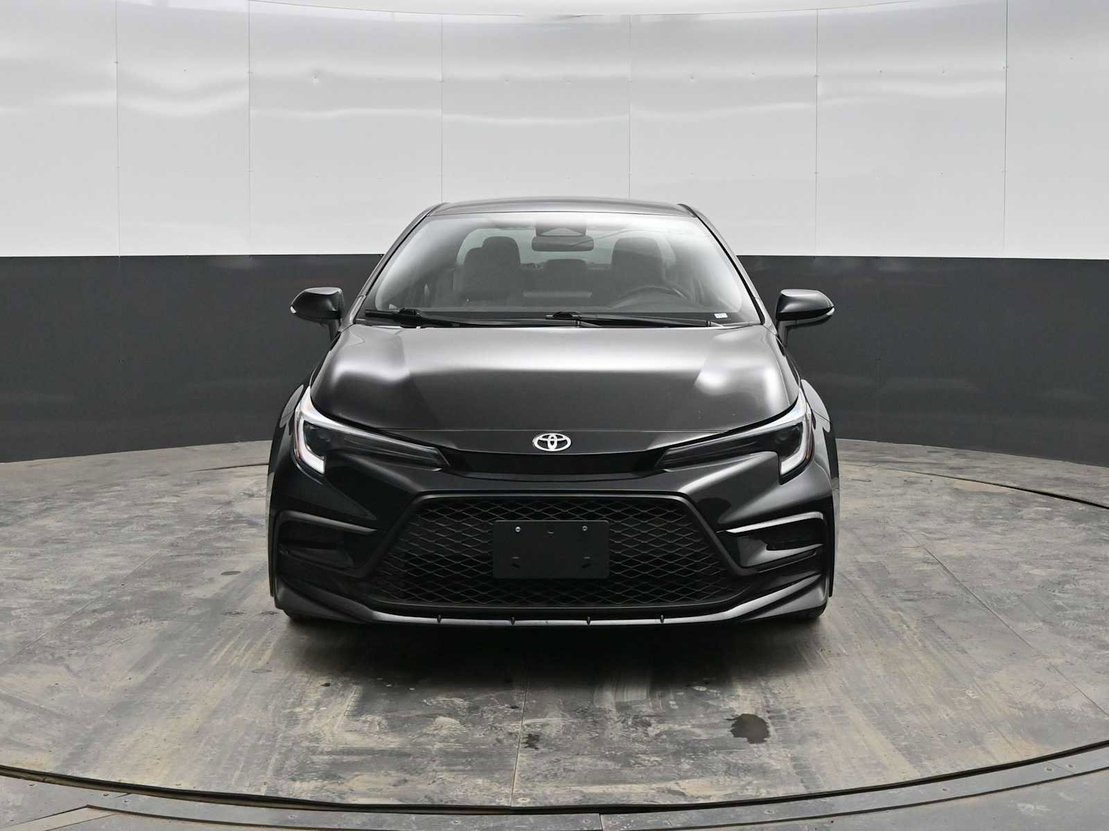 Used 2024 Toyota Corolla SE image 3