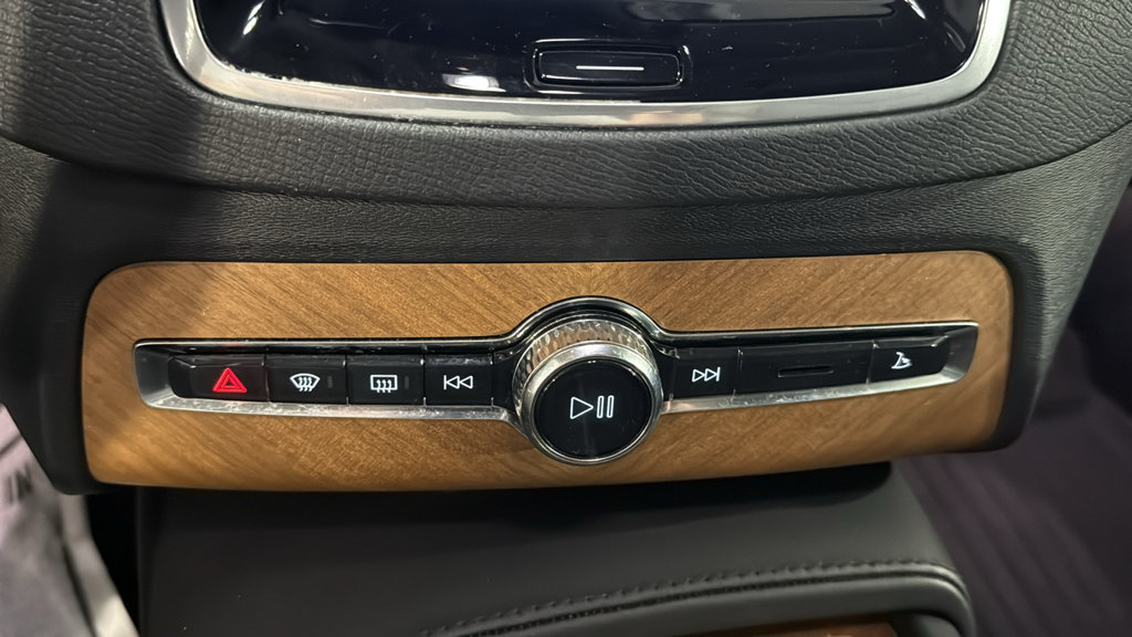 Certified 2024 Volvo XC90 B6 Plus w/ Protection Package Premier AWD/4WD image 17