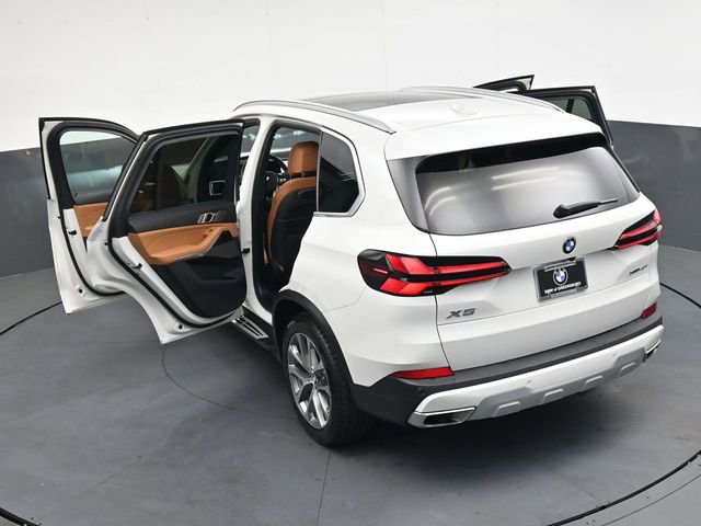 Used 2025 BMW X5 xDrive40i AWD/4WD image 42