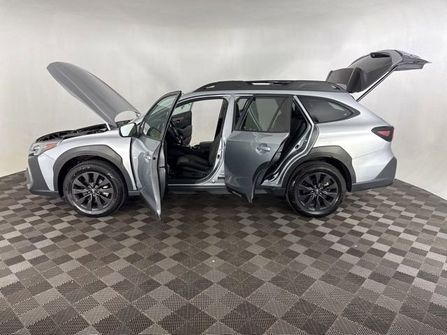Used 2025 Subaru Outback Onyx Edition AWD/4WD image 11