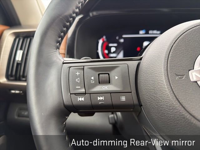 Used 2025 Nissan Pathfinder Platinum image 39