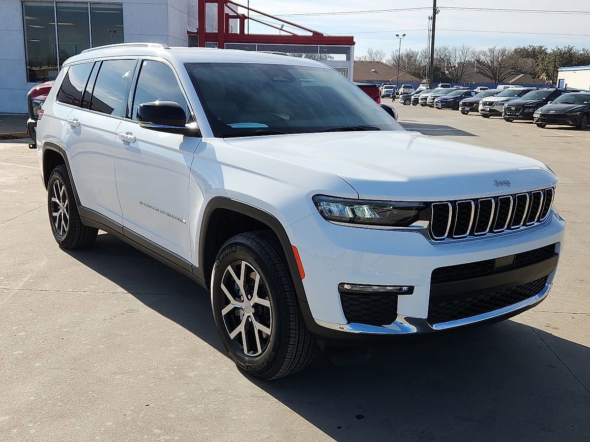 Used 2025 Jeep Grand Cherokee L Limited AWD/4WD image 4