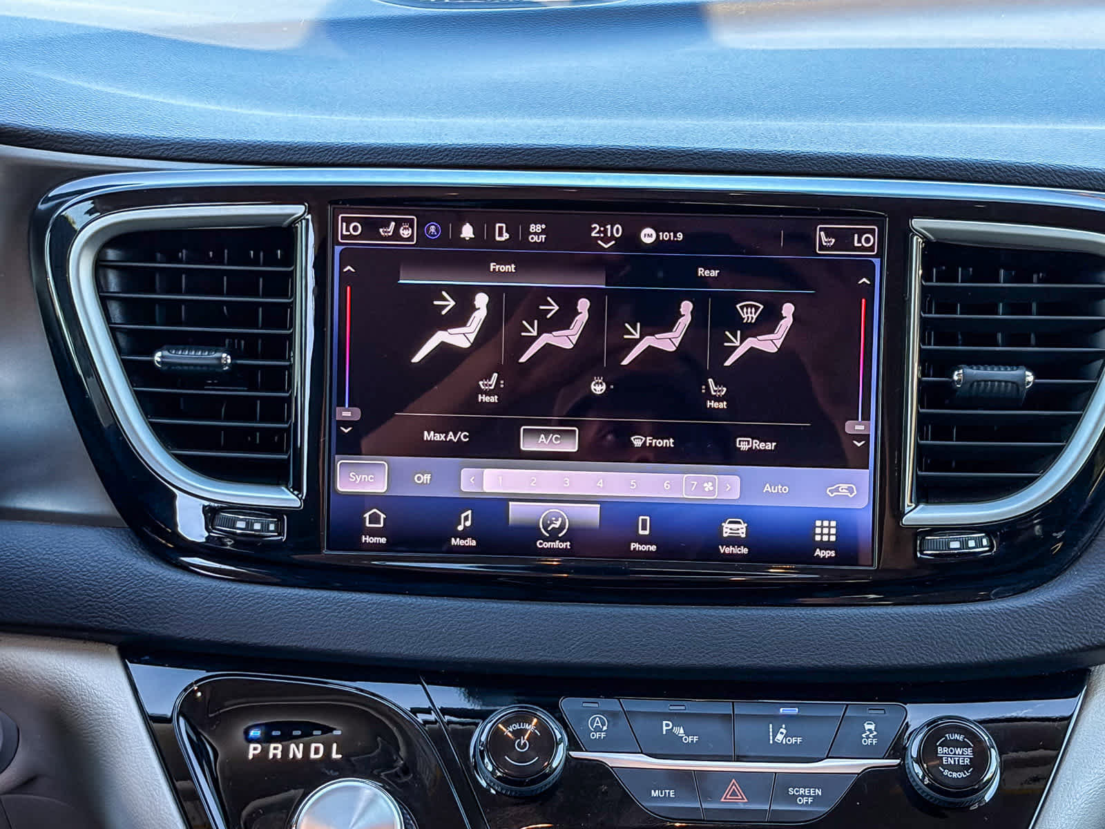 Used 2024 Chrysler Pacifica Touring-L image 13