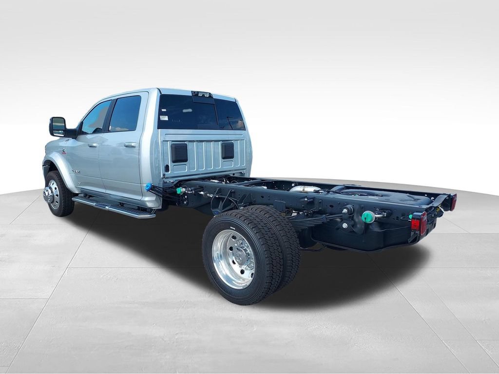New 2026 RAM 4500 4x4 Crew Cab DRW w/ Laramie Trim Package image 3