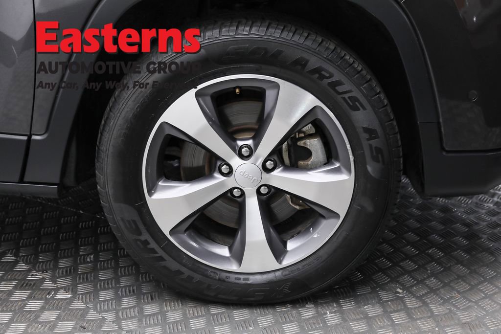 Used 2021 Jeep Cherokee Limited image 33