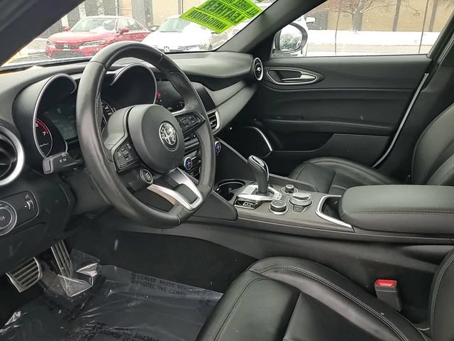 Used 2023 Alfa Romeo Giulia Ti AWD/4WD image 10