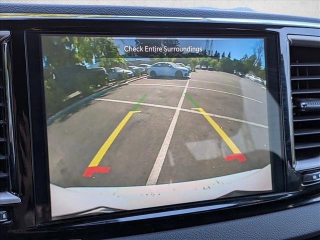 Used 2025 Chrysler Pacifica Select image 12
