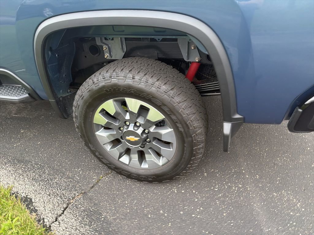 Used 2025 Chevrolet Silverado 2500 Custom w/ Custom Value Package image 9