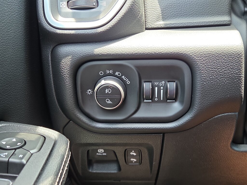 New 2026 RAM 1500 Laramie w/ Laramie Southwest Edition AWD/4WD image 16